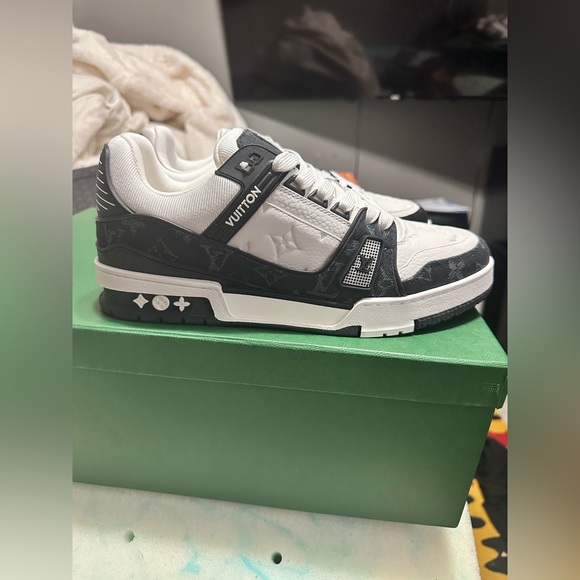 Louis Vuitton trainers - Picture 1 of 5